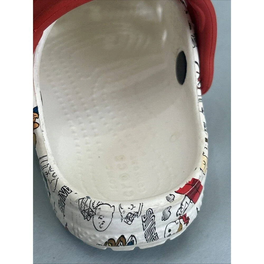 Peanuts Snoopy Graphic Print Kids Classic Crocs W/ Jibbitz Charms Sz US 8